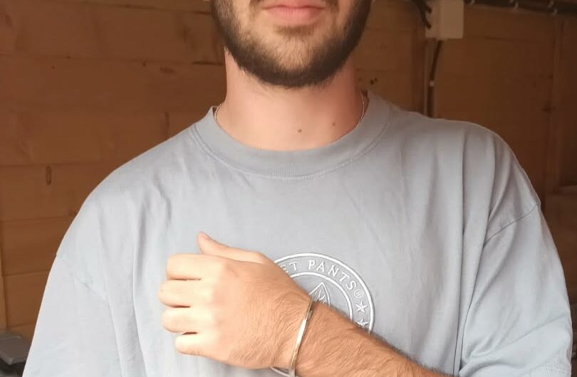 David Artigues et ses bracelets anti-douleurs au Salon Bien-Être d’Aire-sur-la-Lys